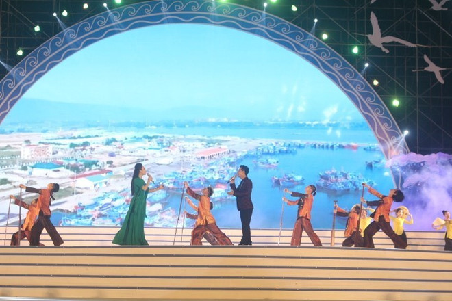 清化省2018年岑山旅游节正式开幕 ảnh 1 清化省2018年岑山旅游节正式开幕 ảnh 1