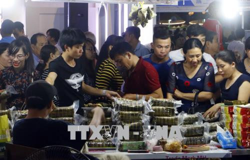第七届南部民间糕饼节在芹苴市举行 ảnh 2 第七届南部民间糕饼节在芹苴市举行 ảnh 2