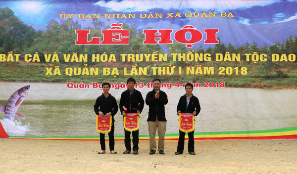 河江省瑶族同胞的捕鱼节热闹举行 ảnh 1 河江省瑶族同胞的捕鱼节热闹举行 ảnh 1