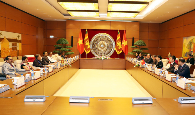 国会主席阮氏金银与斯里兰卡议会议长卡鲁举行会谈 ảnh 2 国会主席阮氏金银与斯里兰卡议会议长卡鲁举行会谈 ảnh 2