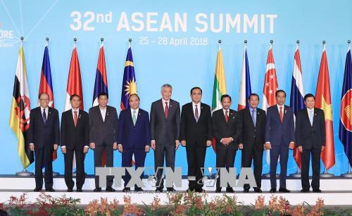越南政府总理阮春福出席第32届东盟峰会 ảnh 1 越南政府总理阮春福出席第32届东盟峰会 ảnh 1