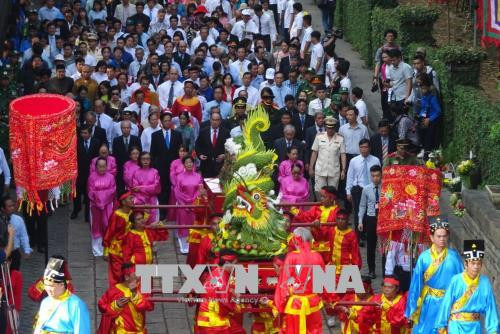 全国各地和旅居海外越南人隆重举行雄王始祖忌日祭祀活动 ảnh 2 全国各地和旅居海外越南人隆重举行雄王始祖忌日祭祀活动 ảnh 2