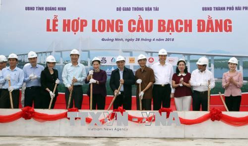 越南国会主席阮氏金银出席广宁省白藤大桥龙骨铺设仪式 ảnh 1 越南国会主席阮氏金银出席广宁省白藤大桥龙骨铺设仪式 ảnh 1