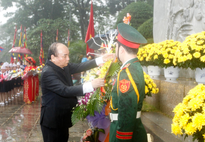 2018年雄王始祖忌日敬香仪式隆重举行 ảnh 3 2018年雄王始祖忌日敬香仪式隆重举行 ảnh 3