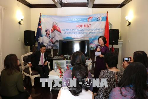 原越南国家副主席张美华与旅澳越南侨胞会面 ảnh 2 原越南国家副主席张美华与旅澳越南侨胞会面 ảnh 2