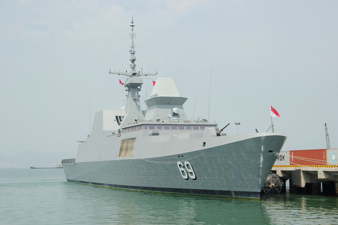 新加坡“刚毅号”隐形护卫舰访问岘港市 ảnh 1 新加坡“刚毅号”隐形护卫舰访问岘港市 ảnh 1