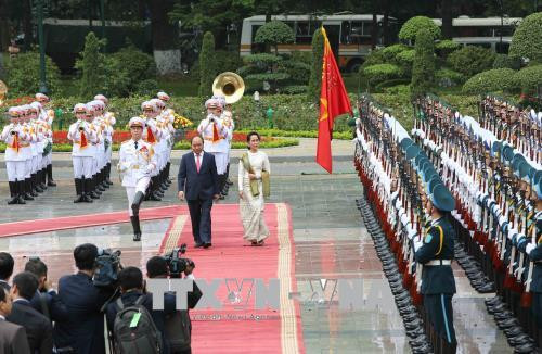 缅甸国务资政昂山素季圆满结束对越南进行的正式访问 ảnh 1 缅甸国务资政昂山素季圆满结束对越南进行的正式访问 ảnh 1