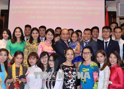 政府总理阮春福会见在新加坡的科学家和知识分子 ảnh 2 政府总理阮春福会见在新加坡的科学家和知识分子 ảnh 2