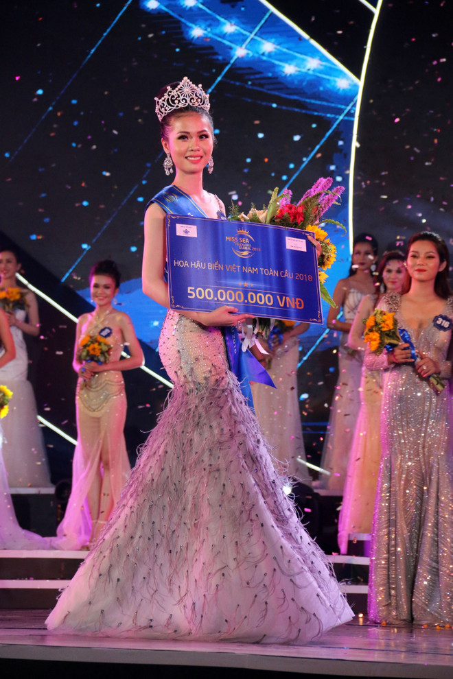 佳丽阮氏金玉摘下2018年越南全球海洋小姐选美大赛后冠 ảnh 2 佳丽阮氏金玉摘下2018年越南全球海洋小姐选美大赛后冠 ảnh 2
