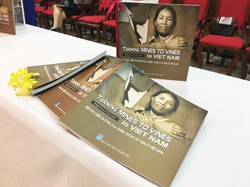 “将旧战场变成越南的果园”相册正式问世 ảnh 1 “将旧战场变成越南的果园”相册正式问世 ảnh 1