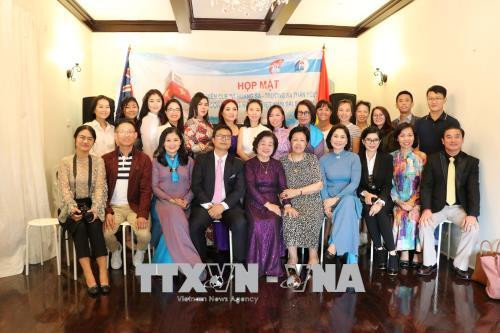 原越南国家副主席张美华与旅澳越南侨胞会面 ảnh 1 原越南国家副主席张美华与旅澳越南侨胞会面 ảnh 1