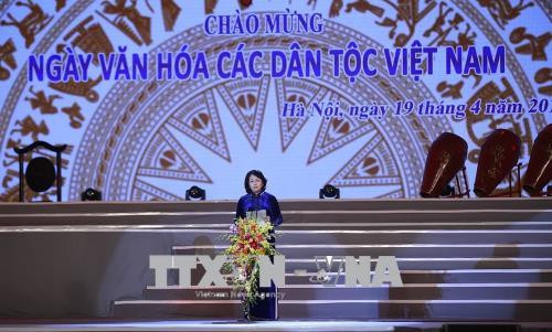 越南国家副主席邓氏玉盛:继续保护和弘扬民族文化的价值 ảnh 2 越南国家副主席邓氏玉盛:继续保护和弘扬民族文化的价值 ảnh 2
