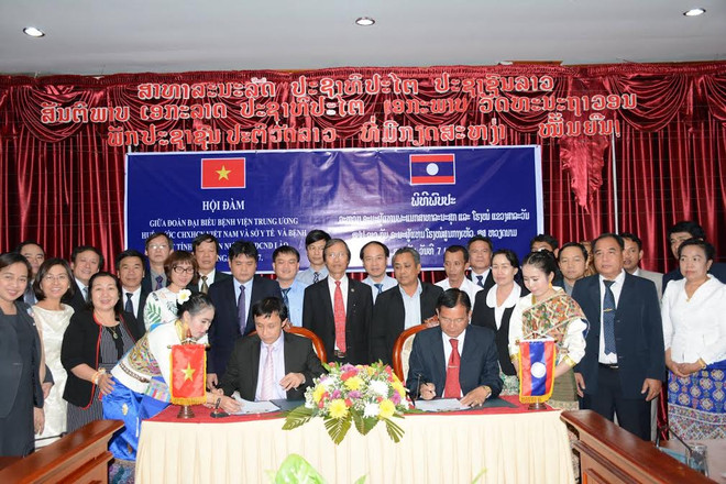 顺化中央医院与老挝南部和中部各省加强卫生合作 ảnh 1 顺化中央医院与老挝南部和中部各省加强卫生合作 ảnh 1