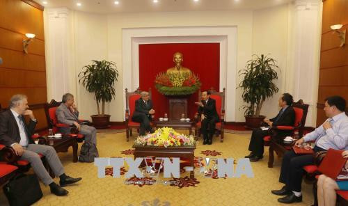 法国共产党高级代表团对越南进行访问 ảnh 1 法国共产党高级代表团对越南进行访问 ảnh 1