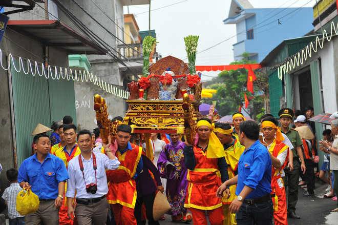 宁平省举行大瞿越国建国1050周年纪念活动暨2018年华闾庙会 ảnh 2 宁平省举行大瞿越国建国1050周年纪念活动暨2018年华闾庙会 ảnh 2