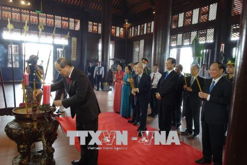 全国各地和旅居海外越南人隆重举行雄王始祖忌日祭祀活动 ảnh 1 全国各地和旅居海外越南人隆重举行雄王始祖忌日祭祀活动 ảnh 1