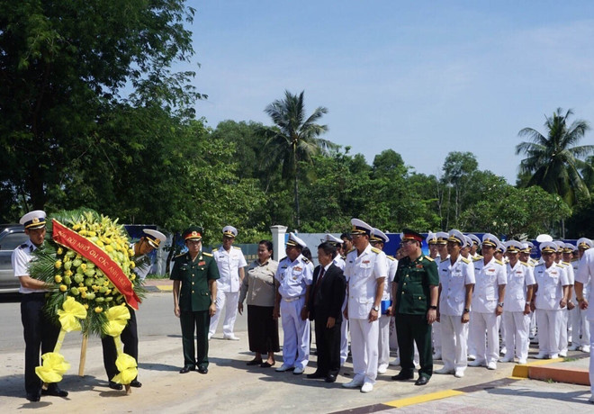 越南人民海军黎贵惇286号风帆训练舰对柬埔寨进行访问 ảnh 2 越南人民海军黎贵惇286号风帆训练舰对柬埔寨进行访问 ảnh 2