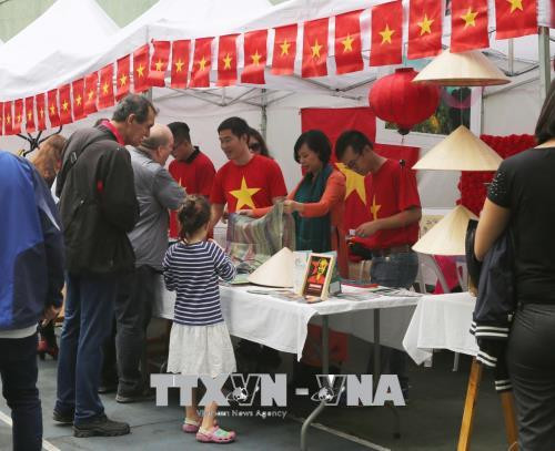 越南驻阿根廷大使馆参加国际慈善义卖活动 ảnh 1 越南驻阿根廷大使馆参加国际慈善义卖活动 ảnh 1