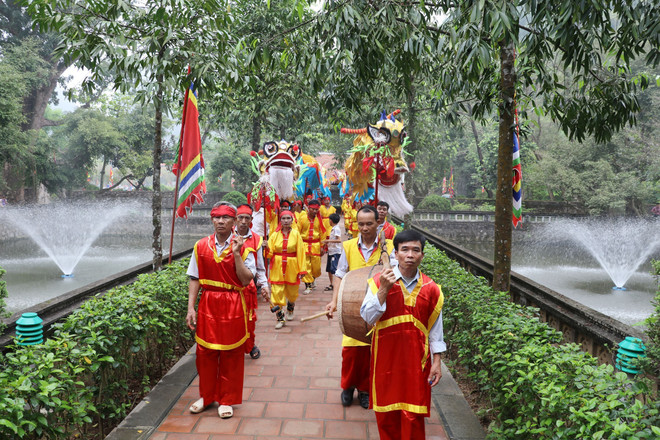 宁平省举行大瞿越国建国1050周年纪念活动暨2018年华闾庙会 ảnh 1 宁平省举行大瞿越国建国1050周年纪念活动暨2018年华闾庙会 ảnh 1
