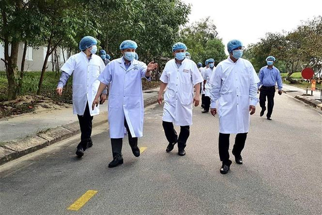 越南卫生部副部长阮长山调研承天顺化省新冠肺炎疫情防控工作 ảnh 2 越南卫生部副部长阮长山调研承天顺化省新冠肺炎疫情防控工作 ảnh 2