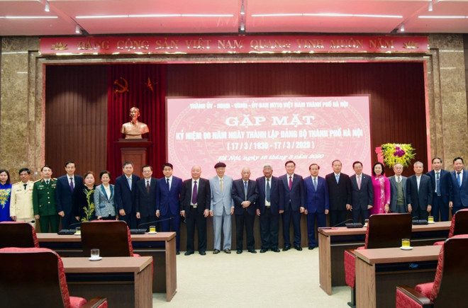 河内市党委建党90周年:抓住时机战胜困难 胜利实现经济社会发展目标 ảnh 2 河内市党委建党90周年:抓住时机战胜困难 胜利实现经济社会发展目标 ảnh 2