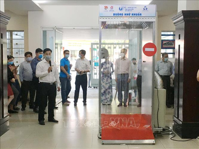 新冠肺炎疫情:胡志明市创建人员消毒通道以加强防疫措施 ảnh 1 新冠肺炎疫情:胡志明市创建人员消毒通道以加强防疫措施 ảnh 1