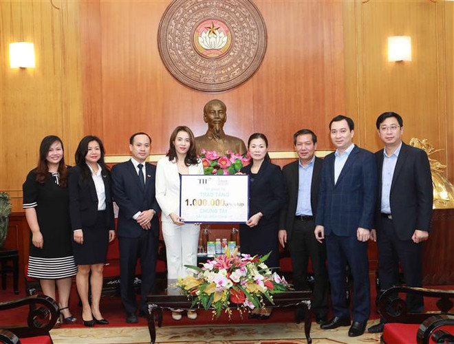 新冠肺炎疫情:100万杯牛奶助力击退疫情 ảnh 1 新冠肺炎疫情:100万杯牛奶助力击退疫情 ảnh 1