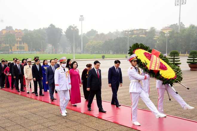 河内市党委建党90周年:抓住时机战胜困难 胜利实现经济社会发展目标 ảnh 4 河内市党委建党90周年:抓住时机战胜困难 胜利实现经济社会发展目标 ảnh 4