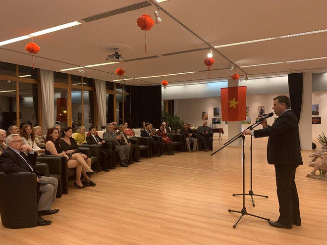 越南风土人情图片展和越南文化展示空间活动在匈牙利正式开幕 ảnh 2 越南风土人情图片展和越南文化展示空间活动在匈牙利正式开幕 ảnh 2