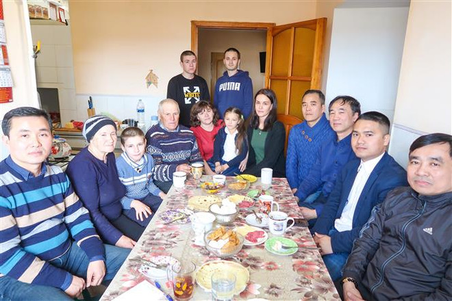 乌克兰报刊纷纷报道旅敖德萨越南人为火灾灾民捐款援助活动 ảnh 1