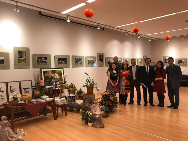 越南风土人情图片展和越南文化展示空间活动在匈牙利正式开幕 ảnh 3 越南风土人情图片展和越南文化展示空间活动在匈牙利正式开幕 ảnh 3