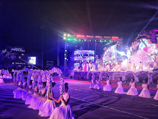 2017年奠边羊蹄甲花节:西北各民族文化汇聚的平台 ảnh 2 2017年奠边羊蹄甲花节:西北各民族文化汇聚的平台 ảnh 2