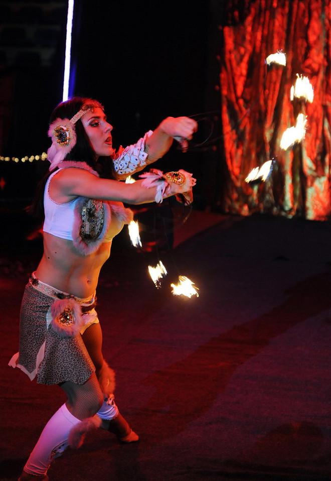 乌克兰向越南观众介绍“冰上杂技”艺术表演 ảnh 7