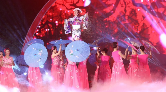 日本文化交流会暨樱花展在河内开幕 ảnh 1