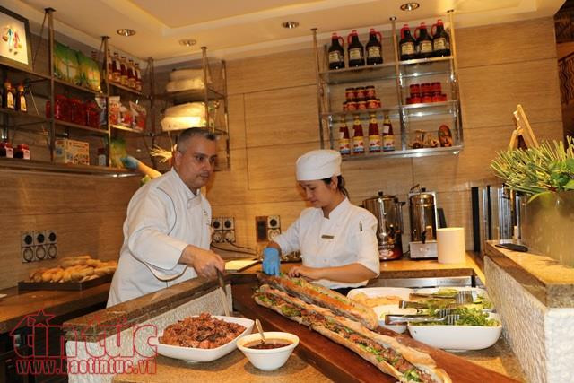 向在印度国际友人展现越南美食文化精髓 ảnh 1