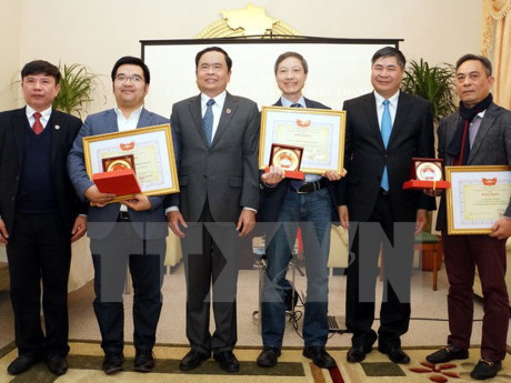 越南祖国阵线中央委员会高度评价旅居德国越南人的贡献 ảnh 1 越南祖国阵线中央委员会高度评价旅居德国越南人的贡献 ảnh 1