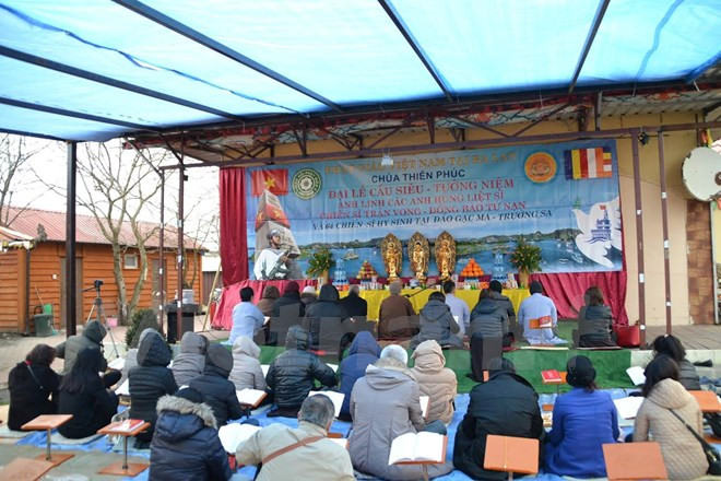  旅居波兰越南人为越南英烈们举行超度法会 ảnh 1