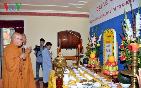 越南英魂超度法会在德国隆重举办 ảnh 1