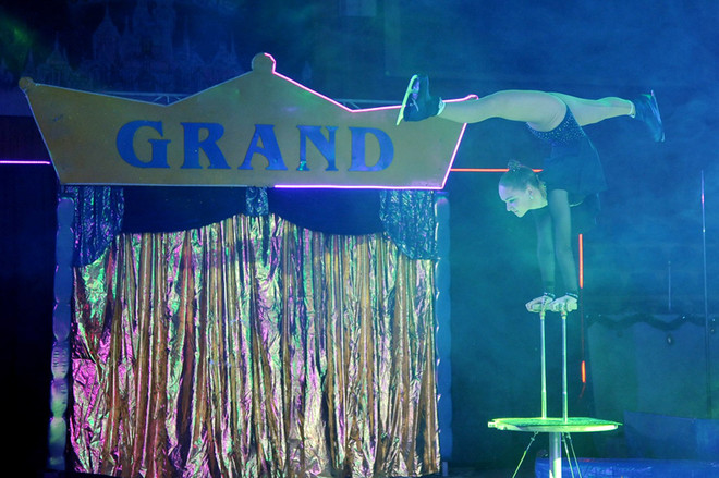 乌克兰向越南观众介绍“冰上杂技”艺术表演 ảnh 6