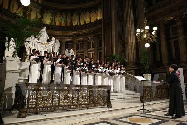 旅居法国越南人合唱团参加第23届法国巴黎国际合唱节 ảnh 1 旅居法国越南人合唱团参加第23届法国巴黎国际合唱节 ảnh 1