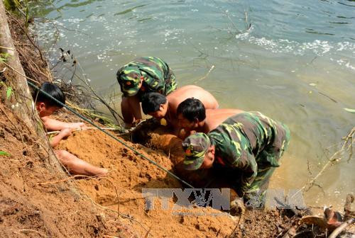 富安省成功摧毁一枚重量为230公斤的战争遗留炸弹 ảnh 1