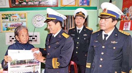 为贫困者和抚优家庭欢度2016年春节送上温暖 ảnh 1 为贫困者和抚优家庭欢度2016年春节送上温暖 ảnh 1