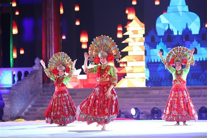 庆祝2019年联合国卫塞节的“遗产大道”国际艺术表演晚会 ảnh 2