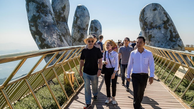 英国亿万富翁在巴拿山上漫步并观光金桥 ảnh 1 英国亿万富翁在巴拿山上漫步并观光金桥 ảnh 1