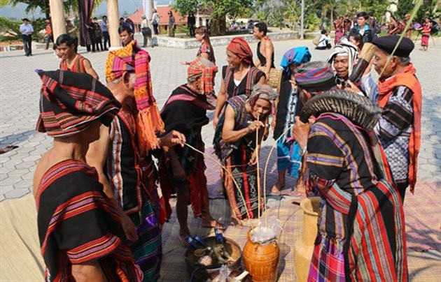 越老边境地区少数民族同胞在承天顺化省进行交流 ảnh 1