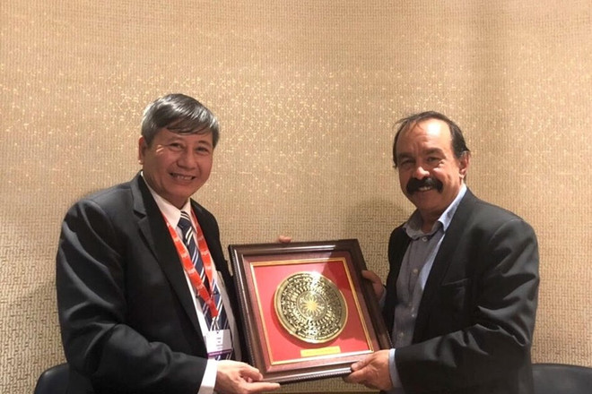 越南劳动总联合会代表团出席法国劳工总联合会全国代表大会 ảnh 1 越南劳动总联合会代表团出席法国劳工总联合会全国代表大会 ảnh 1