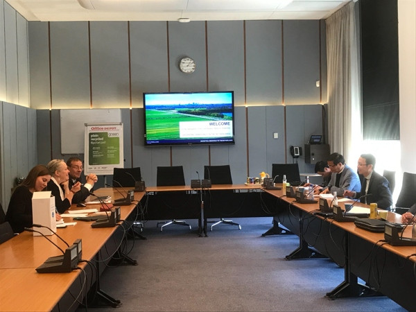 越南国会法律委员会代表团访问荷兰 ảnh 1