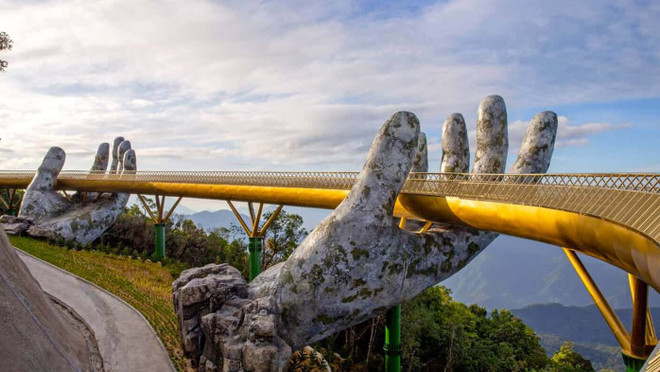 英国亿万富翁在巴拿山上漫步并观光金桥 ảnh 3 英国亿万富翁在巴拿山上漫步并观光金桥 ảnh 3