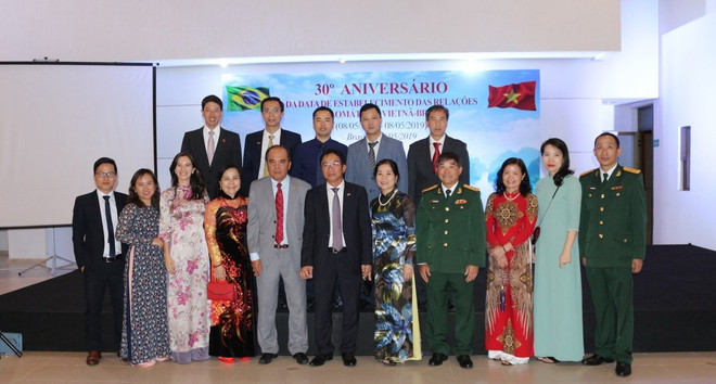 越南与巴西建交30周年纪念典礼在巴西利亚举行 ảnh 1 越南与巴西建交30周年纪念典礼在巴西利亚举行 ảnh 1
