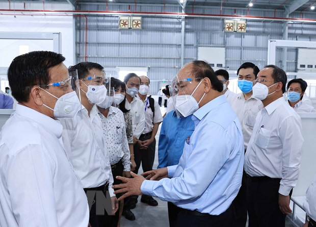 国家主席阮春福:平阳省需减轻医疗卫生系统在疫情防控工作中的负荷 ảnh 2 国家主席阮春福:平阳省需减轻医疗卫生系统在疫情防控工作中的负荷 ảnh 2